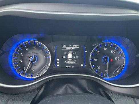 Used 2020 Chrysler Pacifica Touring w/ Cold Weather Group image 15