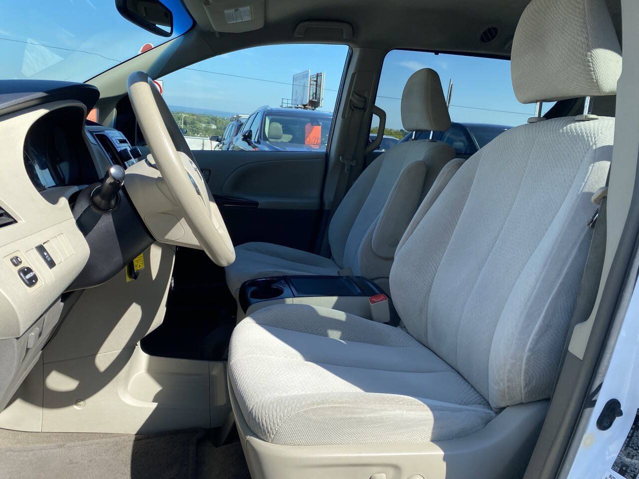 Used 2014 Toyota Sienna LE FWD image 11