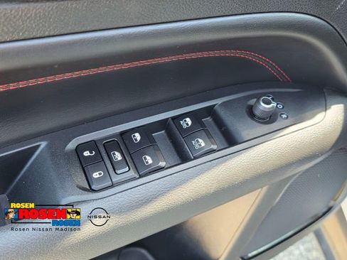 Used 2023 Jeep Compass Trailhawk AWD/4WD image 11