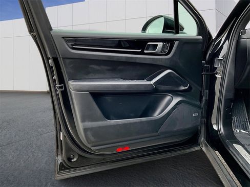 Used 2023 Porsche Cayenne image 19