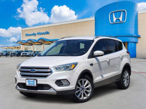 Used 2017 Ford Escape Titanium FWD image 1