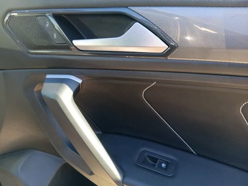 Used 2024 Volkswagen Tiguan SE image 28