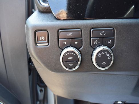 New 2025 GMC Sierra 1500 SLE image 13