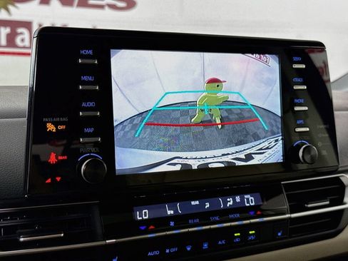 Used 2022 Toyota Sienna XLE w/ XLE Plus Package FWD image 7