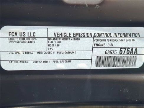 Used 2025 Chrysler Pacifica Select image 25