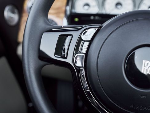 Used 2017 Rolls-Royce Dawn image 50