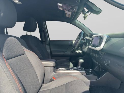 Used 2020 Toyota Tacoma TRD Off-Road image 33