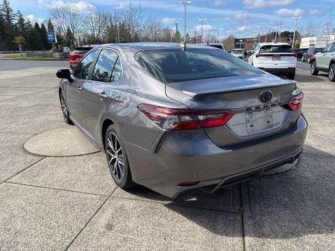 Used 2024 Toyota Camry SE image 6