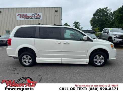 Used 2012 Dodge Grand Caravan SXT image 11