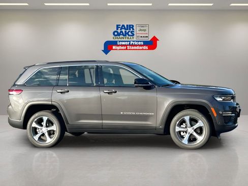 New 2025 Jeep Grand Cherokee Limited w/ Luxury Tech Group II image 7