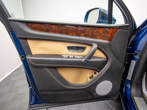 Used 2018 Bentley Bentayga Activity AWD/4WD image 38