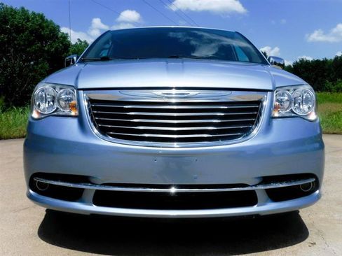 Used 2012 Chrysler Town & Country Touring-L w/ Premium Group FWD image 15