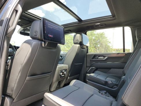 New 2026 GMC Yukon XL Denali w/ Denali Reserve Package RWD image 17