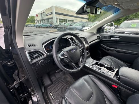 Used 2020 Ford Edge Titanium w/ Equipment Group 301A AWD/4WD image 28