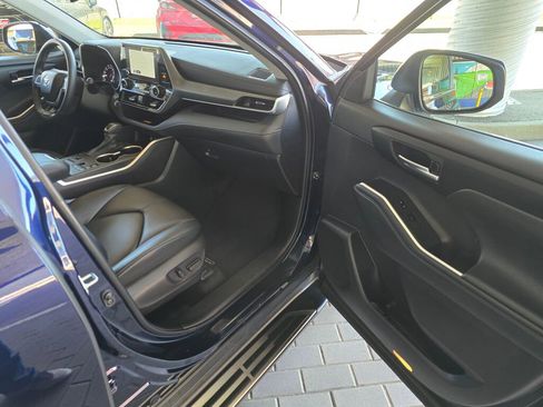 Used 2024 Toyota Highlander XLE image 12