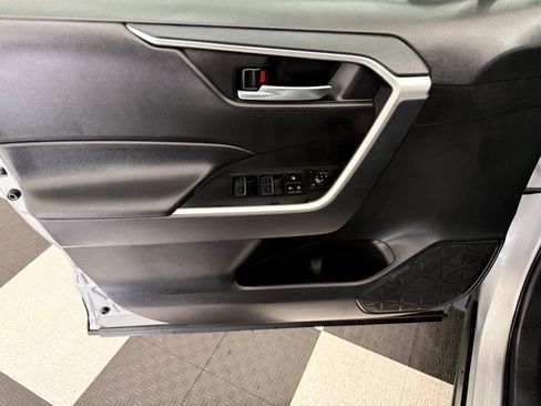 Used 2025 Toyota RAV4 XLE AWD/4WD image 16