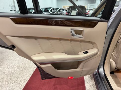 Used 2014 Mercedes-Benz E 350 4MATIC Sedan image 31