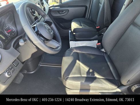 Used 2025 Mercedes-Benz Sprinter 2500 image 13