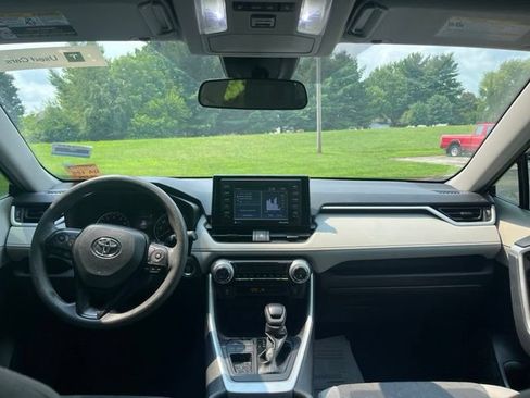 Used 2020 Toyota RAV4 XLE FWD image 10