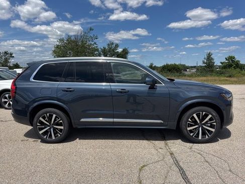 New 2026 Volvo XC90 B6 Core image 2