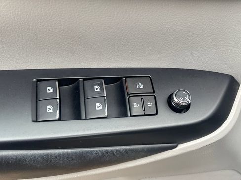 Used 2018 Toyota Highlander Limited Platinum image 6