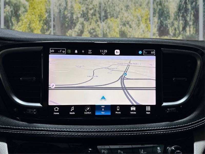 Used 2023 Chrysler Pacifica Touring-L w/ Uconnect Theater Family Group FWD image 26
