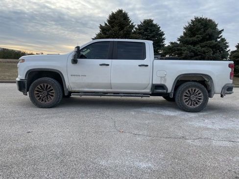 Used 2022 Chevrolet Silverado 2500 Custom image 3