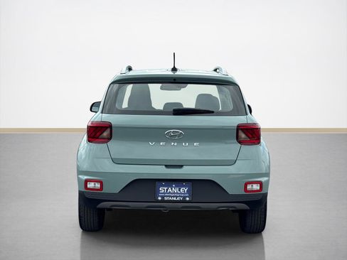 Used 2025 Hyundai Venue SEL image 6