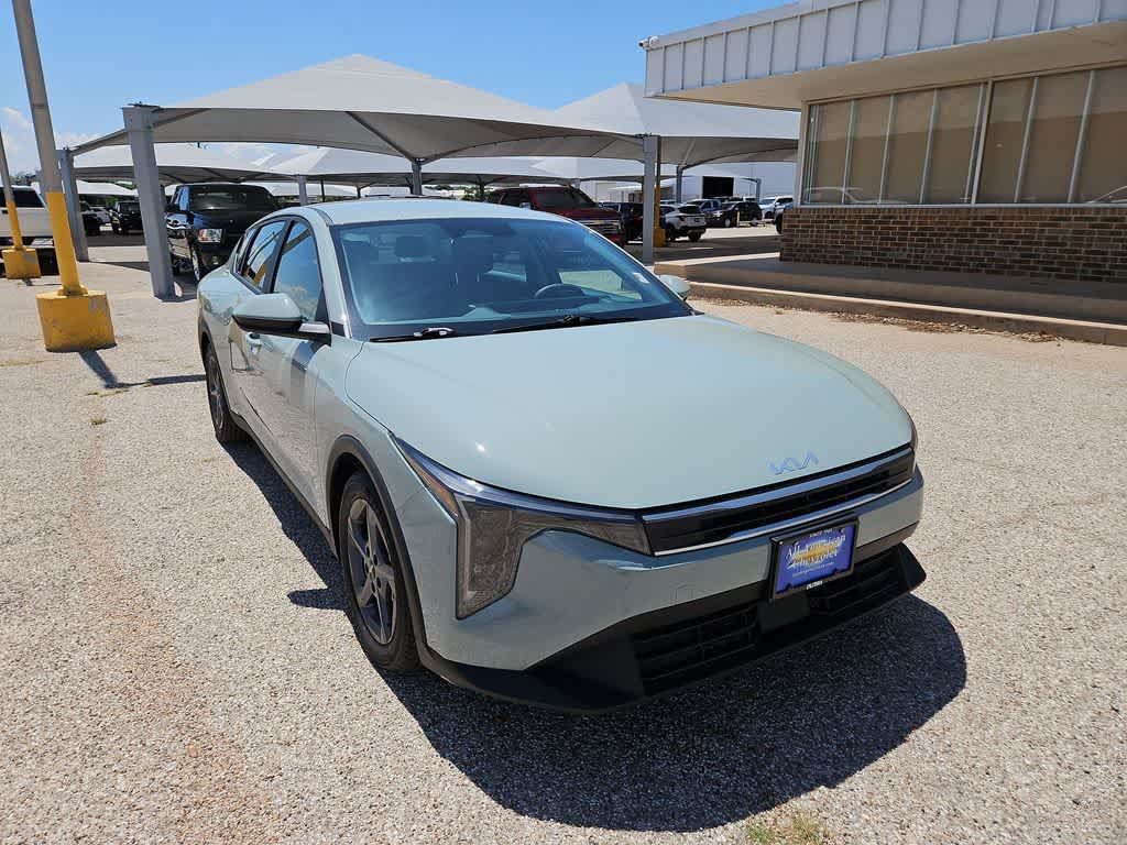 Used 2025 Kia K4 FWD image 2