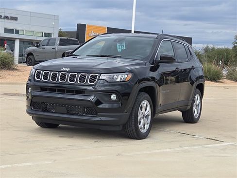 New 2026 Jeep Compass Latitude image 3