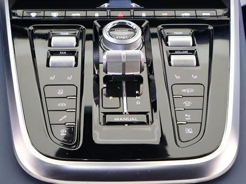 Used 2025 Aston Martin DBX 707 AWD/4WD image 17