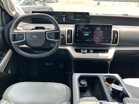 Used 2025 Ford Expedition Active AWD/4WD image 23