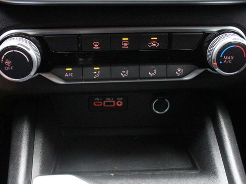 Used 2025 Nissan Altima 2.5 SV FWD image 36