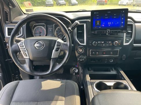 Used 2018 Nissan Titan SV w/ SV Convenience Package AWD/4WD image 4