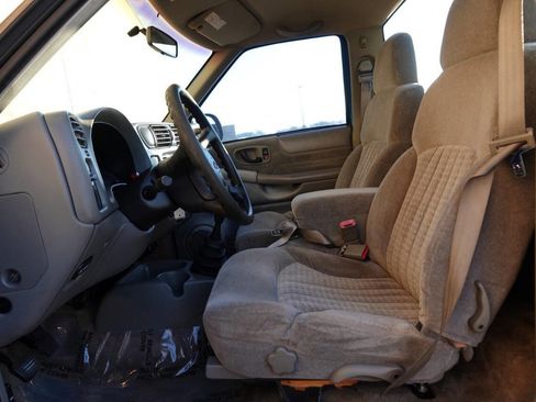 Used 2000 Chevrolet S10 Pickup LS w/ Preferred Equipment Group image 54