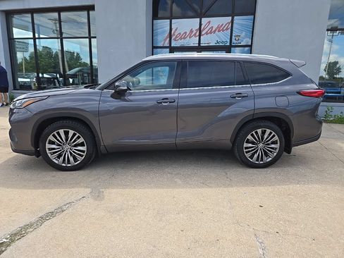 Used 2021 Toyota Highlander Platinum AWD/4WD image 6