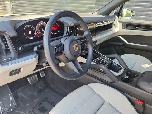 Used 2024 Porsche Cayenne S image 4