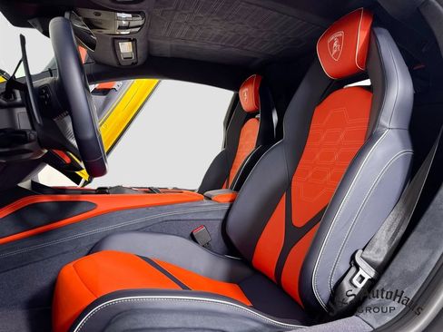 Used 2025 Lamborghini Revuelto AWD/4WD image 11