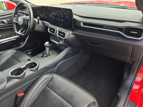Used 2025 Ford Mustang Premium RWD image 31