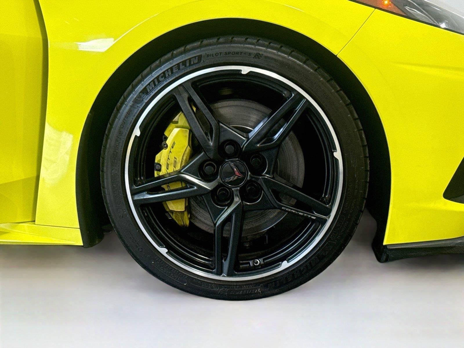 Used 2024 Chevrolet Corvette Stingray Preferred Conv w/ Z51 Performance Package RWD image 30