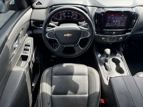 Used 2023 Chevrolet Traverse Premier FWD image 17