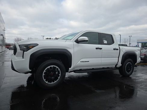 Used 2025 Toyota Tacoma TRD Off-Road image 3
