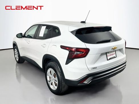 Used 2024 Chevrolet Trax LS w/ Driver Confidence Package FWD image 9
