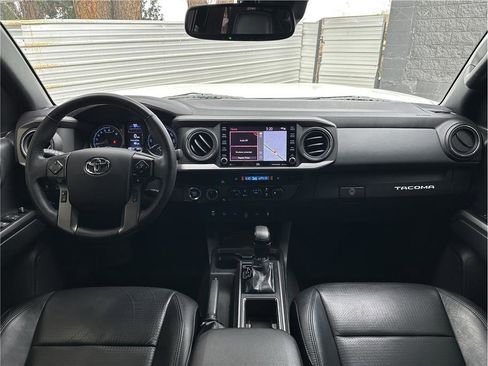 Used 2023 Toyota Tacoma TRD Off-Road w/ TRD Premium Off Road Package image 18