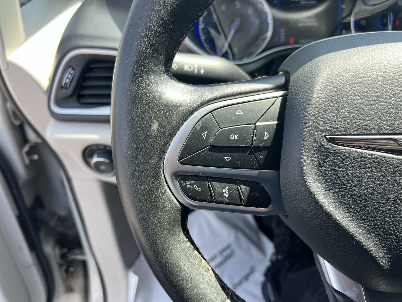 Used 2020 Chrysler Pacifica Touring w/ Tire & Wheel Group FWD image 19