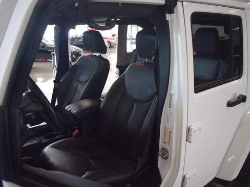 Used 2014 Jeep Wrangler Unlimited Sahara AWD/4WD image 62