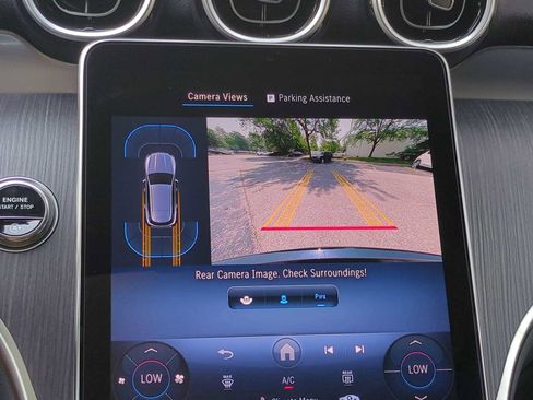 Used 2025 Mercedes-Benz GLC 300 4MATIC image 32