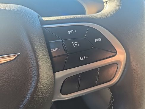 Used 2023 Chrysler Voyager LX image 15