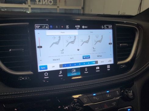 New 2026 Chrysler Pacifica Select image 18