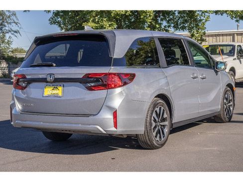 Used 2025 Honda Odyssey EX-L image 3